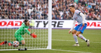Ghi 4 bàn sau 3 trận cho Man Utd, C.Ronaldo lập thêm kỷ lục mới