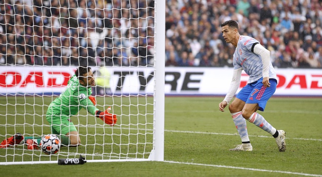 Ghi 4 bàn sau 3 trận cho Man Utd, C.Ronaldo lập thêm kỷ lục mới - 1