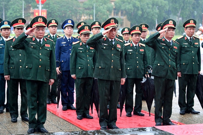 Lãnh đạo Đảng, Nhà nước đặt vòng hoa, vào Lăng viếng Chủ tịch Hồ Chí Minh - 3