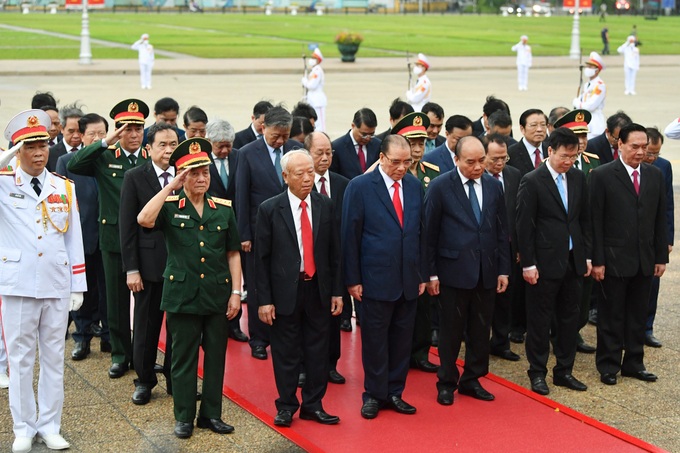 Lãnh đạo Đảng, Nhà nước đặt vòng hoa, vào Lăng viếng Chủ tịch Hồ Chí Minh - 1