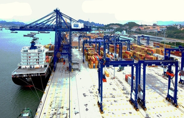 “Giật mình” vì phí dịch vụ cảng biển Việt Nam thấp nhất khu vực!