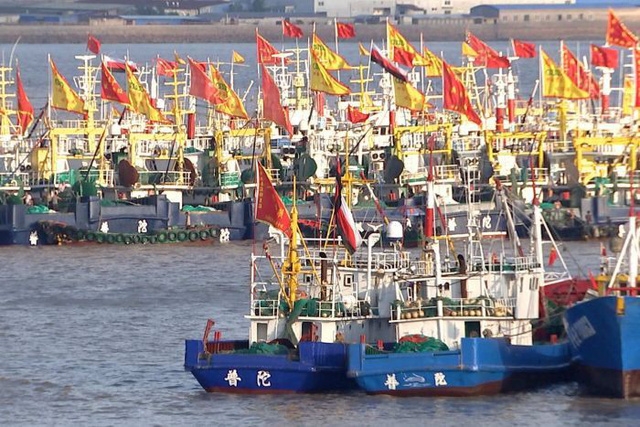 Đội tàu cá hùng hậu của Trung Quốc vét sạch các đại dương