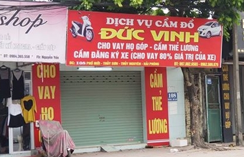 Hàng chục người cầm dao hỗn chiến trước tiệm cầm đồ