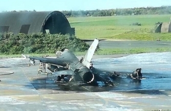 Tiêm kích F-16 Bỉ phát nổ, cháy rụi tại căn cứ