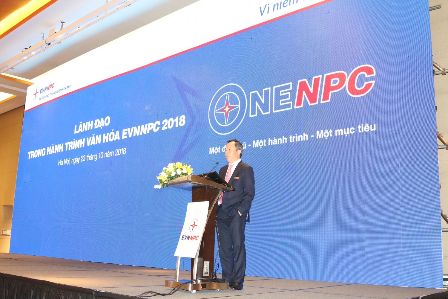 Lãnh đạo trong Hành trình văn hóa EVNNPC 2018