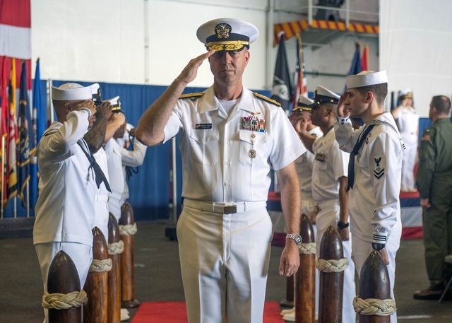 Hải quân Mỹ thay chỉ huy nhóm tàu chiến lớn nhất trên tàu sân bay ở Biển Đông