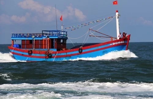 Trung Quốc ngăn cản ngư dân Việt Nam trục vớt tàu chìm