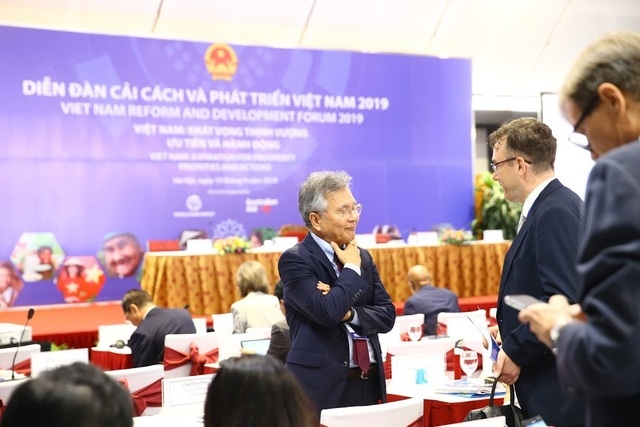 Việt Nam tăng trưởng vượt dự báo và lời 