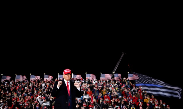 Bầu cử Mỹ 2020: Ông Trump tung chiến thuật “gieo rắc sợ hãi” lôi kéo cử tri - 2