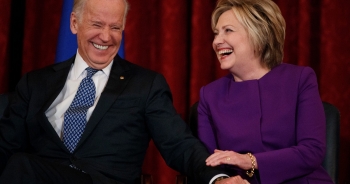 Vì sao nhiều cử tri từng “quay lưng” với bà Clinton quay sang ủng hộ Biden?