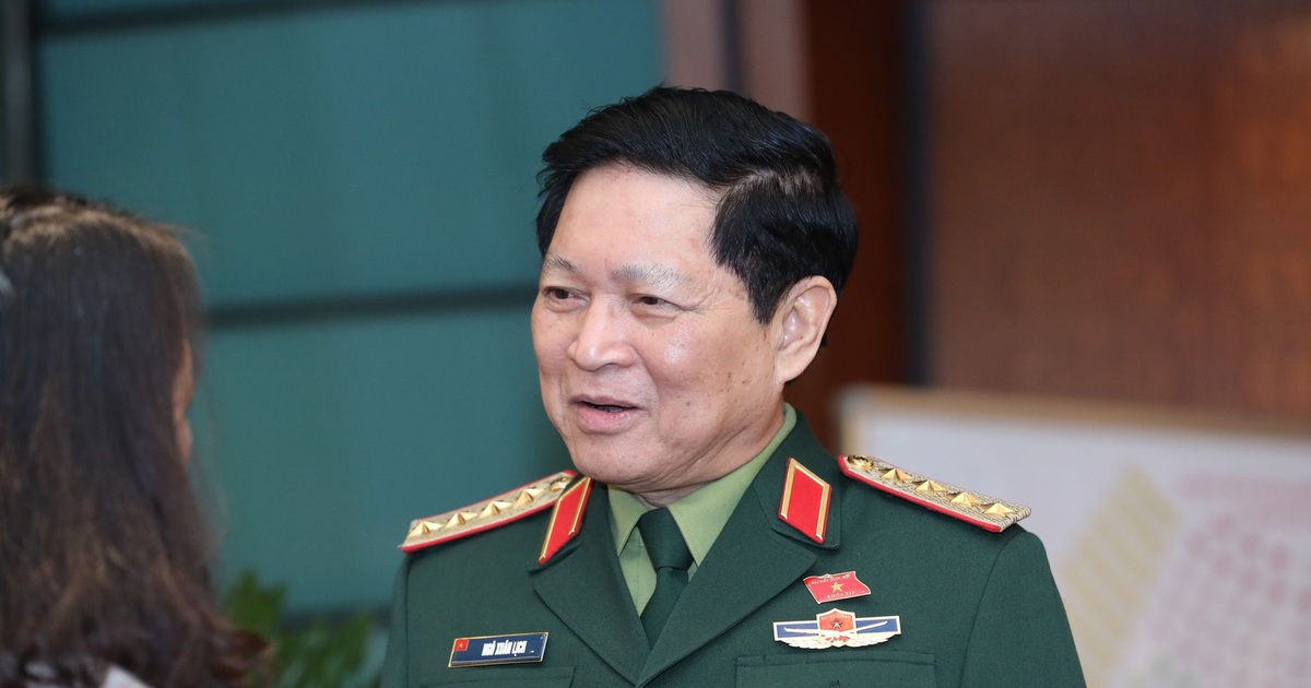 Bộ trưởng Quốc phòng: Sẽ bố trí việc làm cho con em các chiến sĩ hi sinh