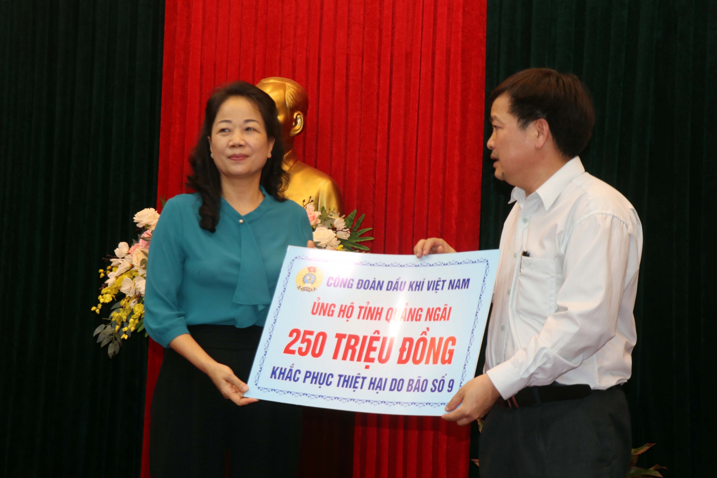 BSR hỗ trợ tỉnh Quảng Ngãi 1 tỷ đồng khắc phục thiệt hại do bão số 9