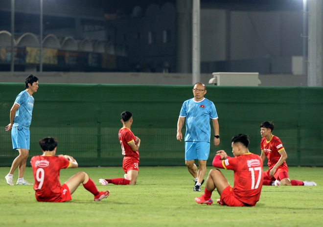 Văn Thanh bỏ dở buổi tập ở đội tuyển Việt Nam, HLV Park lo lắng - 1