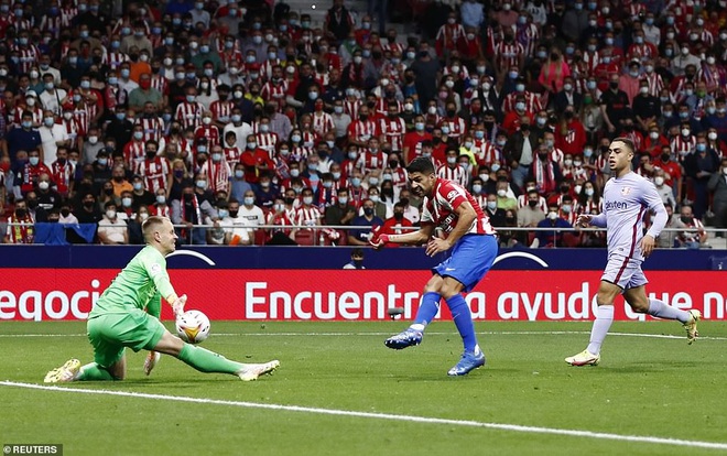 Luis Suarez ghi bàn, Atletico đẩy Barcelona vào khủng hoảng - 2