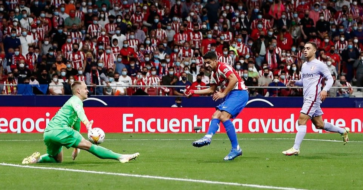 Luis Suarez ghi bàn, Atletico đẩy Barcelona vào khủng hoảng