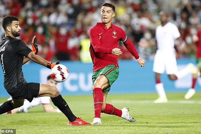 Ronaldo xô đổ hàng loạt kỷ lục sau khi giúp Bồ Đào Nha thắng Qatar - 1