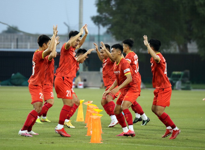 HLV Park Hang Seo chăm chú theo dõi buổi tập của U23 Việt Nam - 4