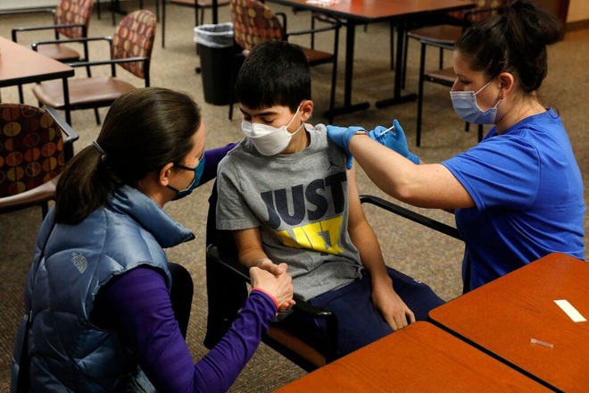 Mỹ có thể tiêm vaccine Covid-19 cho trẻ 5-11 tuổi vào tháng 11 - 1