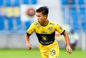 HLV Tholot luôn để mắt, Quang Hải không phải "người thừa" ở Pau FC