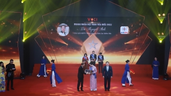 Bà Đỗ Nguyệt Ánh - Chủ tịch Hội đồng thành viên Tổng công ty Điện lực miền Bắc vinh dự được vinh danh Doanh nhân tiêu biểu Việt Nam 2022