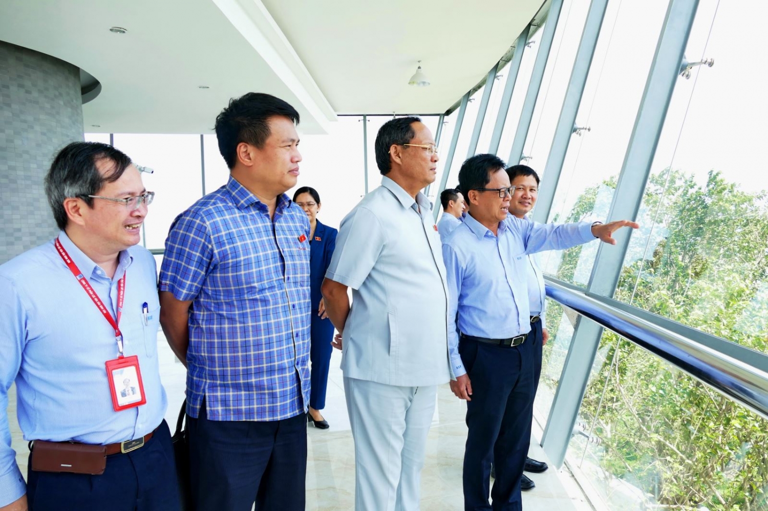 Phó Chủ tịch Quốc hội Trần Quang Phương tiếp xúc cử tri tại Công ty cổ phần Lọc hóa dầu Bình Sơn