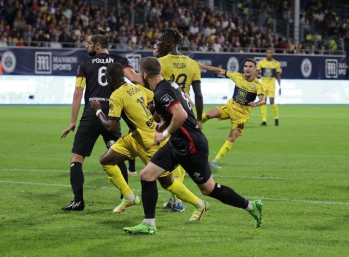 Quang Hải ra sân 4 phút, Pau FC giành chiến thắng nhờ siêu phẩm - 1