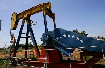Để hạ nhiệt giá dầu, Mỹ sẽ dỡ lệnh cấm vận đối với dầu thô Venezuela?