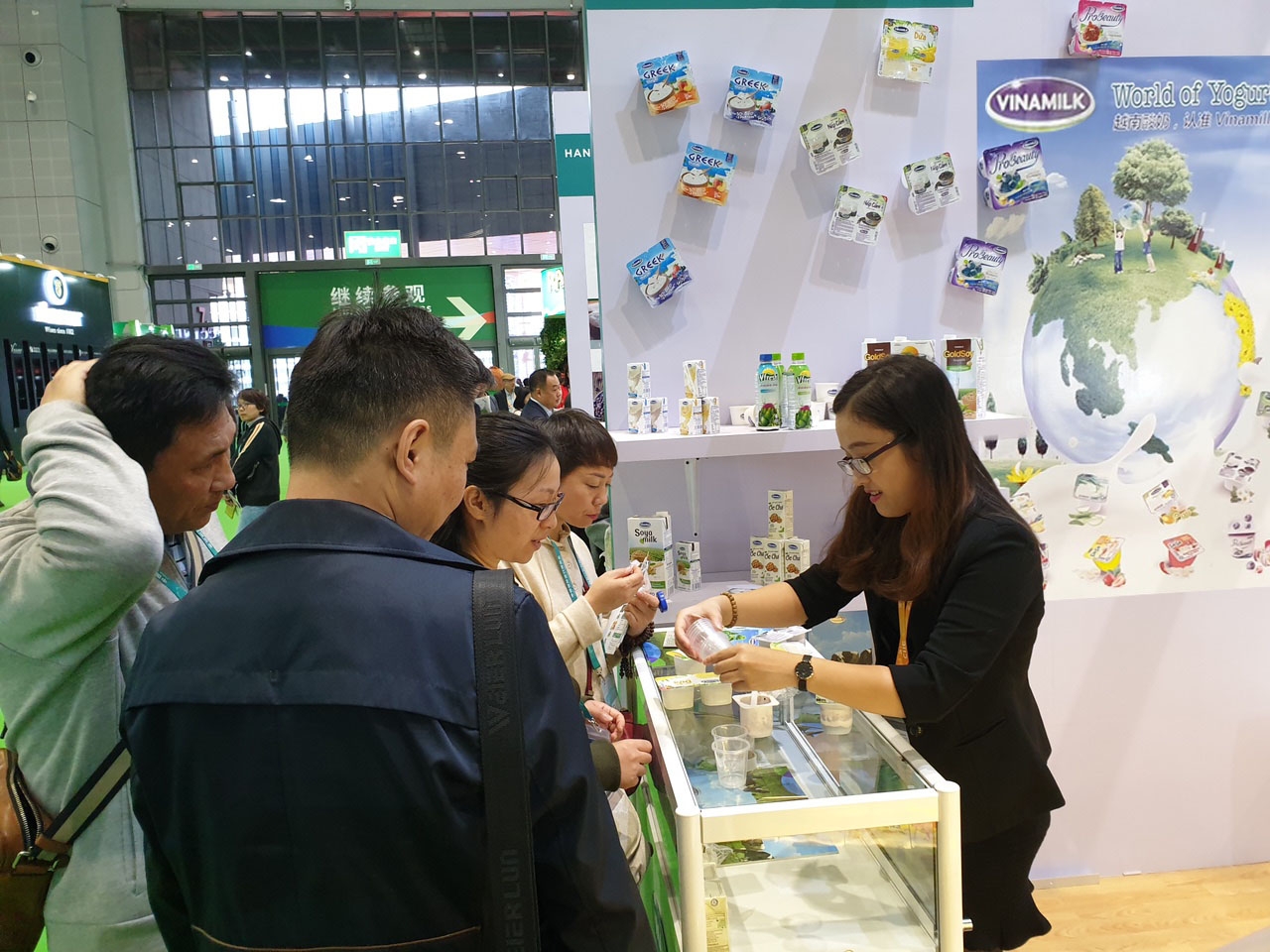 Sản phẩm sữa của Vinamilk được người tiêu dùng Trung Quốc rất ưu chuộng tại CIIE 2018