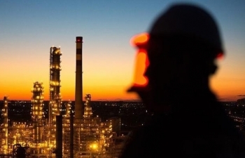 Giá dầu thế giới 12/11: Saudi Arabia tuyên bố giảm sản lượng, giá dầu tăng nhẹ
