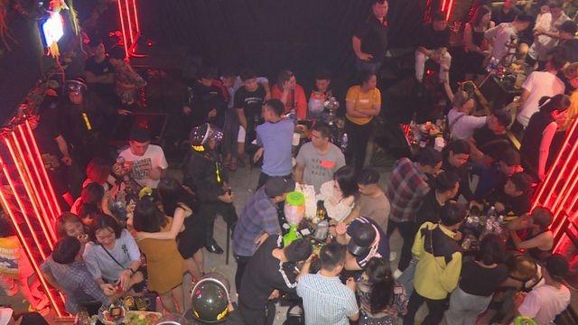 300 cán bộ chiến sĩ đột kích quán bar, karaoke phát hiện 88 đối tượng sử dụng ma túy