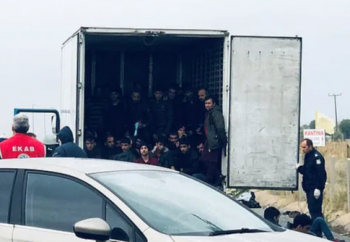 Hy Lạp phát hiện 41 người di cư trốn trong xe đông lạnh