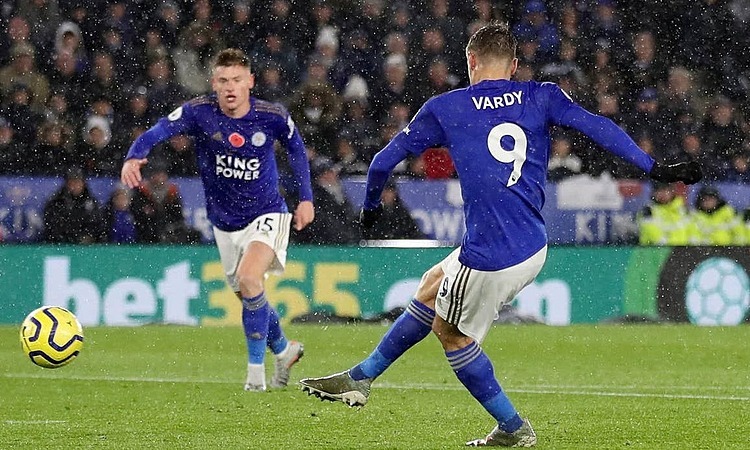 Leicester thắng Arsenal 2-0