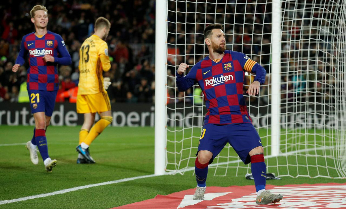 Messi lập hat-trick từ đá phạt