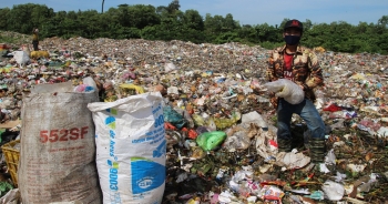 Nhọc nhằn mưu sinh trên bãi rác lớn nhất Đắk Nông