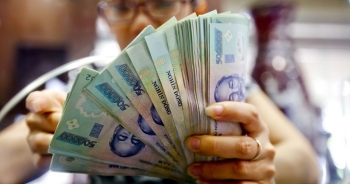 Tiền “rẻ” chưa từng có, dân Việt đổ xô đầu tư chứng khoán