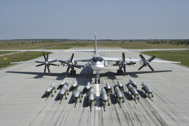 Nga khoe dàn vũ khí “khủng” trên bộ 3 máy bay ném bom chiến lược - 2