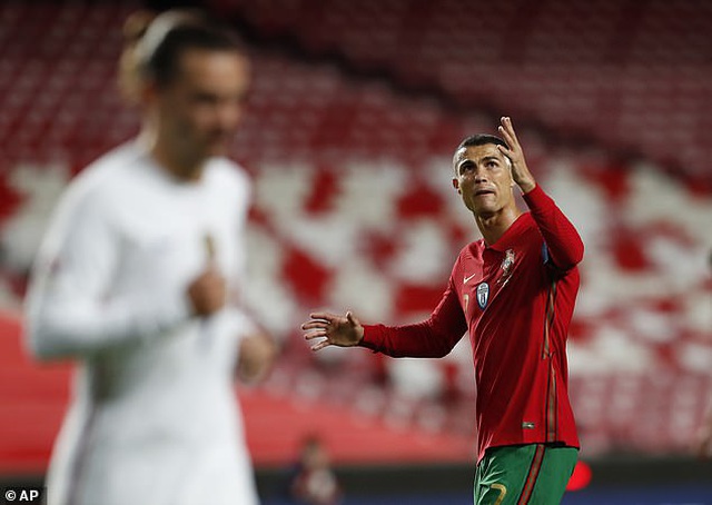 C.Ronaldo im tiếng, Bồ Đào Nha gục ngã trước Pháp - 2