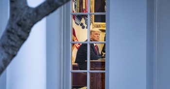 Ông Trump "thu mình" trong Nhà Trắng