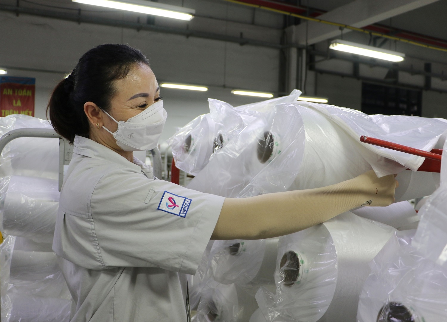 Làm thế nào để giành lại thị trường dệt may Việt Nam?