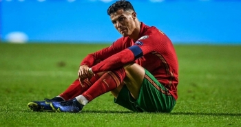 C.Ronaldo quát mắng đồng đội, khóc lặng sau trận thua Serbia