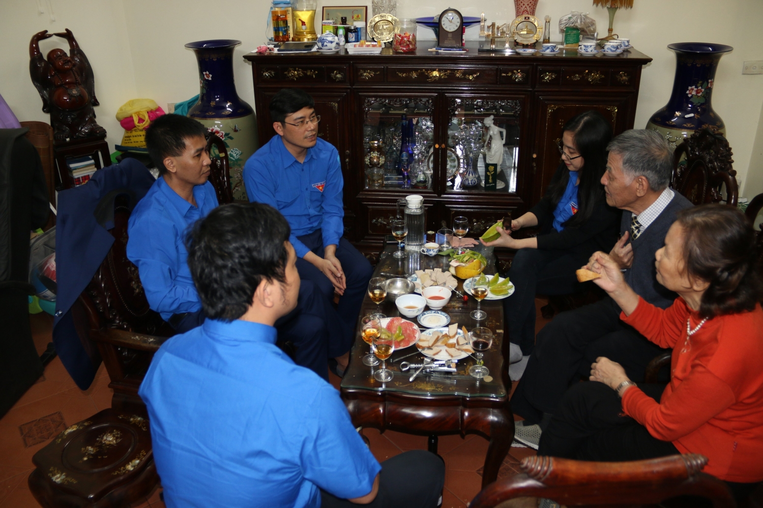 Đoàn Thanh niên Cơ quan Tập đoàn thăm hỏi, tri ân các thế hệ cán bộ ngành Dầu khí Đoàn Thanh niên Cơ quan Tập đoàn thăm hỏi, tri ân các thế hệ cán bộ ngành Dầu khí
