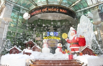 Thưởng thức Giáng sinh châu Âu phủ đầy tuyết trắng giữa lòng Hà Nội