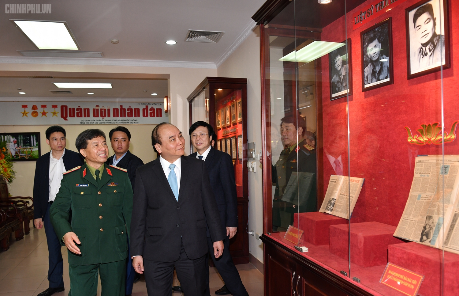 Thủ tướng thăm Báo Quân đội nhân dân