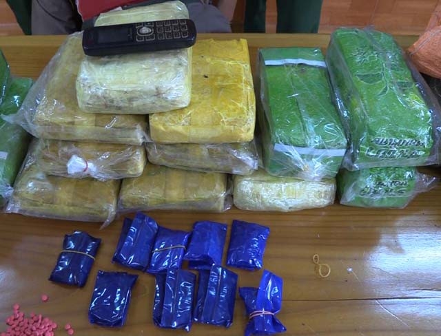 Bắt người Lào vận chuyển ma túy “khủng” vào Việt Nam