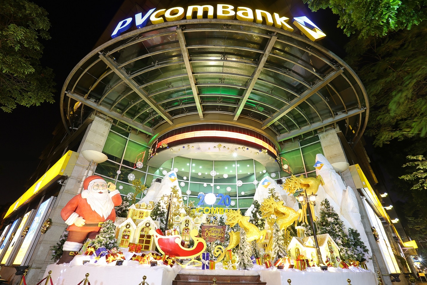 Rộn ràng đón Giáng sinh châu Âu giữa trung tâm Hà Nội