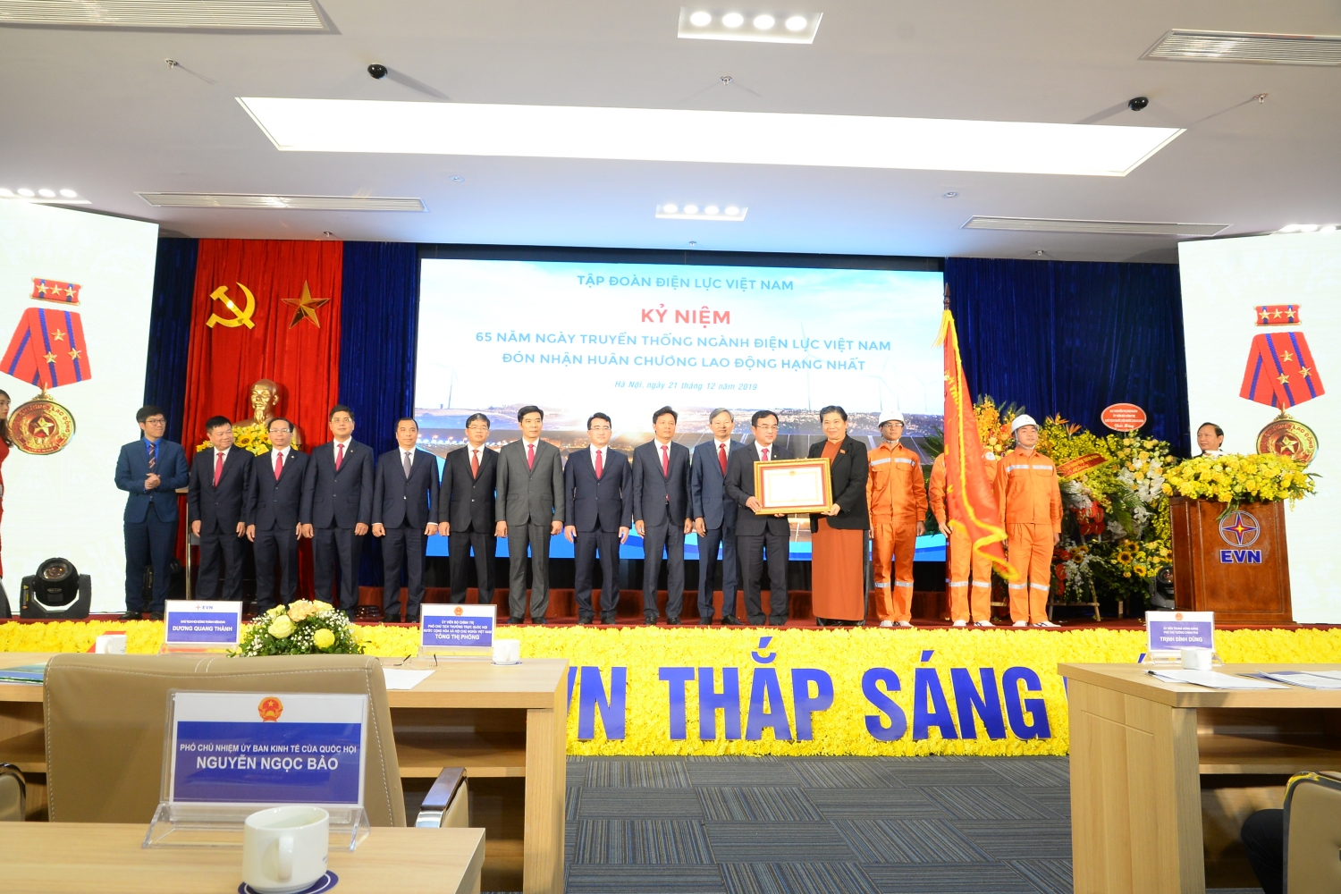EVN kỷ niệm 65 năm Ngày truyền thống ngành Điện lực Việt Nam