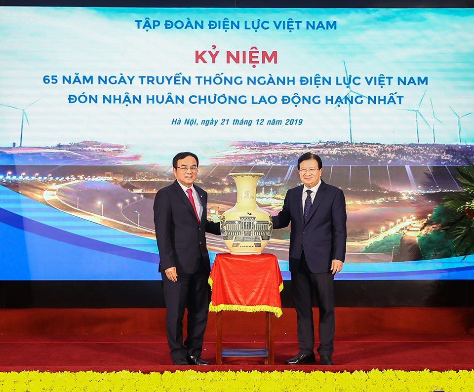Phó Thủ tướng Trịnh Đình Dũng: Phải đảm bảo an ninh năng lượng, không để thiếu điện trong bất cứ hoàn cảnh nào