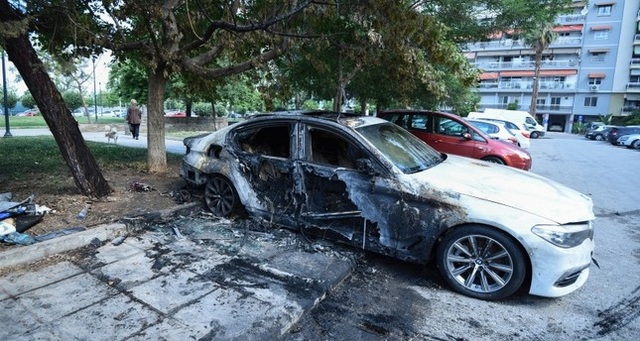 Xe ngoại giao Thổ Nhĩ Kỳ bị đốt cháy ở Hy Lạp
