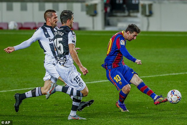 Messi không tỏa sáng, Barcelona sẽ lạc trôi về đâu? - 1