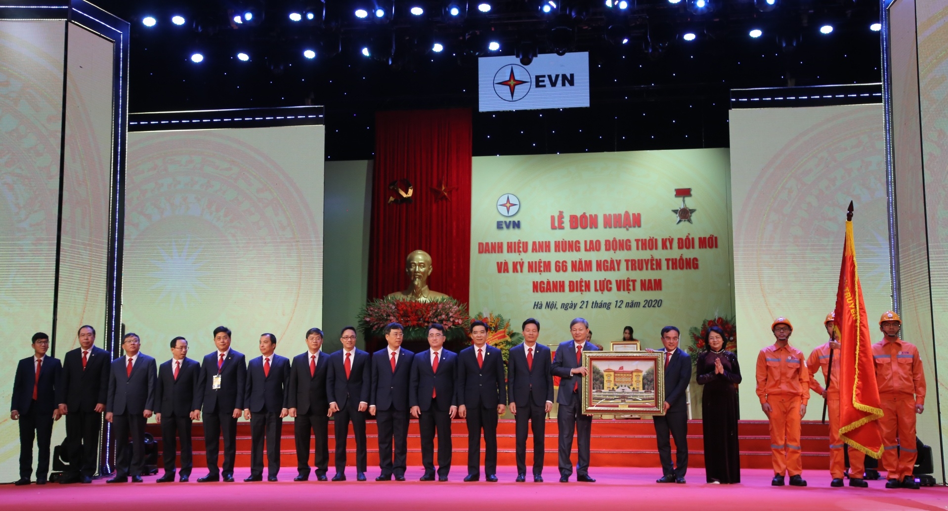 Tập đoàn Điện lực Việt Nam nhận danh hiệu Anh hùng Lao động thời kỳ đổi mới